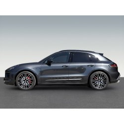 Seitenansicht eines schwarzen Premium-Fahrzeugs zur professionellen Hintergrundentfernung.